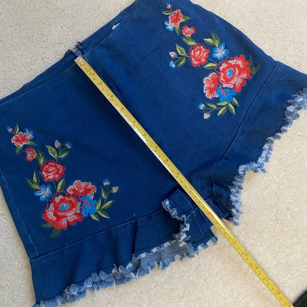 Embroidered Floral Denim Shorts - Picture 9 of 9